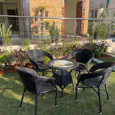 Mannat Villa With Swimming Pool And Garden 罗纳瓦拉 外观 照片