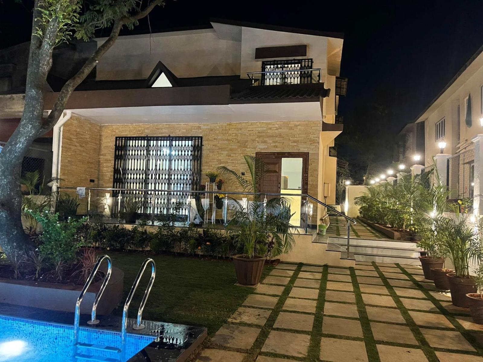 Mannat Villa With Swimming Pool And Garden 罗纳瓦拉 外观 照片
