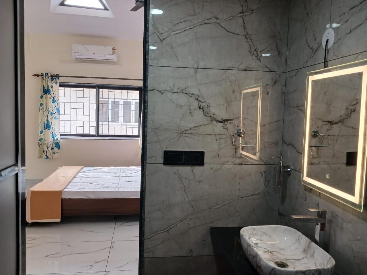 Mannat Villa With Swimming Pool And Garden 罗纳瓦拉 外观 照片