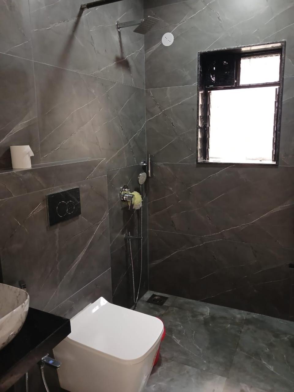 Mannat Villa With Swimming Pool And Garden 罗纳瓦拉 外观 照片